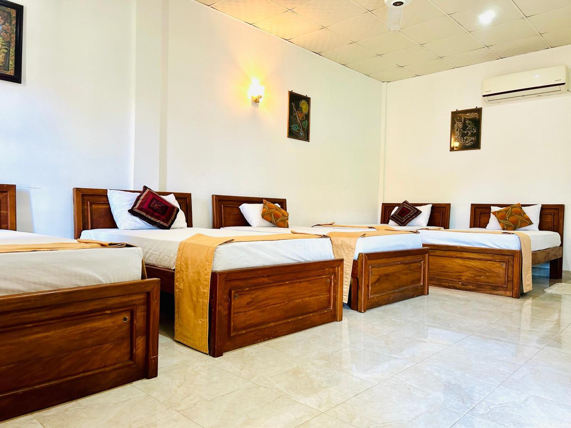 Royal Nest Bed & Breakfast Polonnaruwa Bagian luar foto